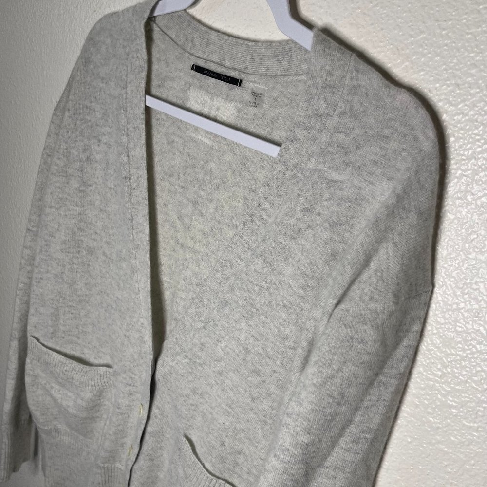 Brazeau Tricot | Cashmere Cardigan Sweater in Muslin Gray - Picture 4 of 8